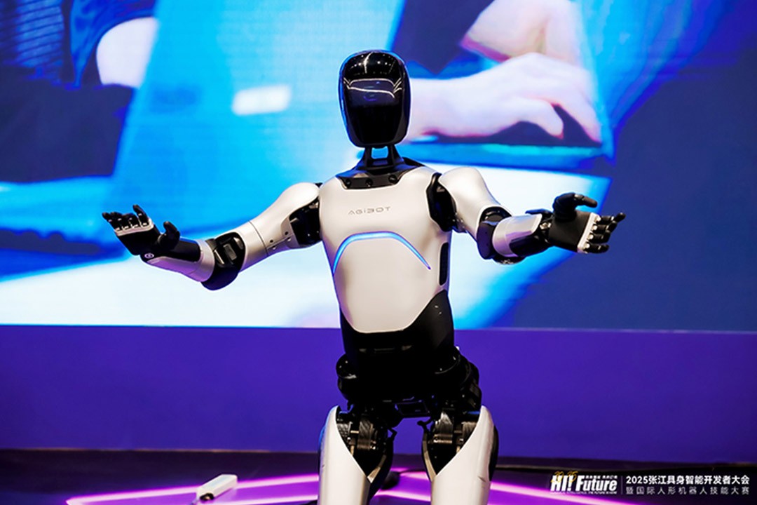 米兰·(milan)-LG携手中国设计品牌发起人吴浩亮相AWE 共探智慧美学家电新风尚